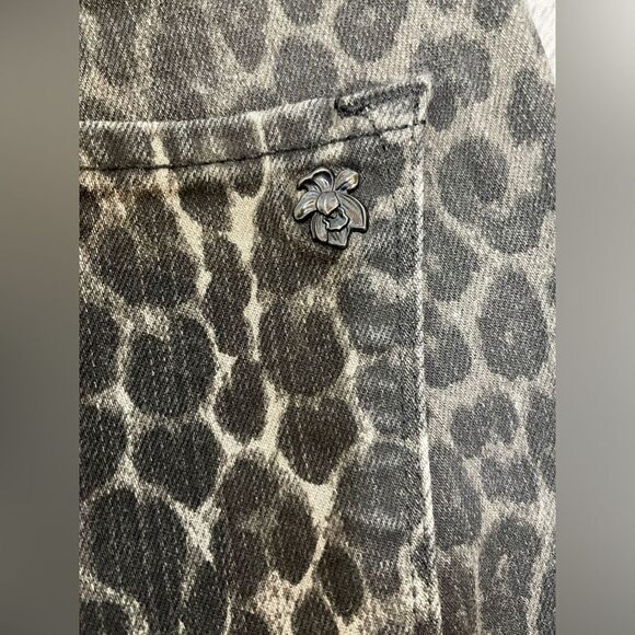 BLACK ORCHID CHRISSY KICK FLARE JEANS BLACK/GRAY LEOPARD 27 - Picture 5 of 8